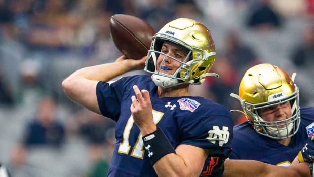 Jan 1, 2022; Glendale, AZ, USA; Notre Dame s Jack Coan (17) throws during the 2022 Playstation Fiesta Bowl on Saturday, Jan. 1, 2022 at State Farm Stadium in Glendale, Arizona. Mandatory Credit: Michael Caterina/South Bend Tribune-USA TODAY Sports  